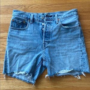 High Rise Levi’s  shorts. 28